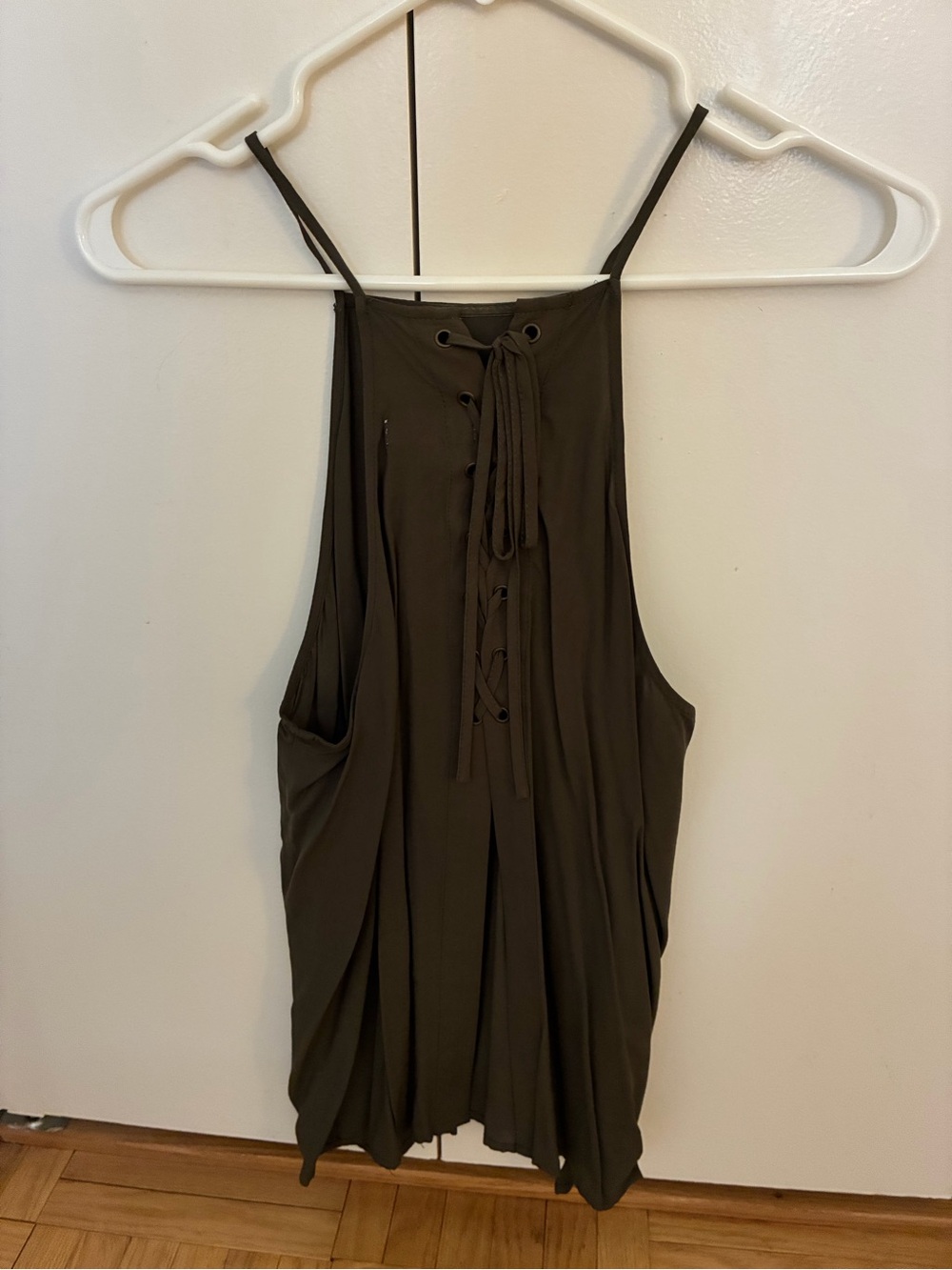 Elegant Army Green Sleeveless Tank Top - Picture 2 of 5